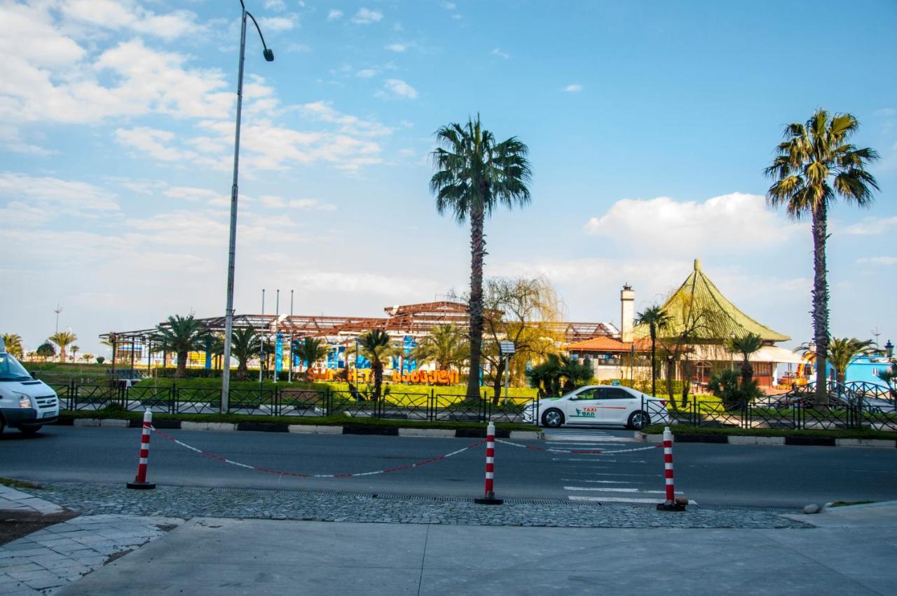 Sea View Apartment Near To The Dancing And Music Fountains Batumi Esterno foto